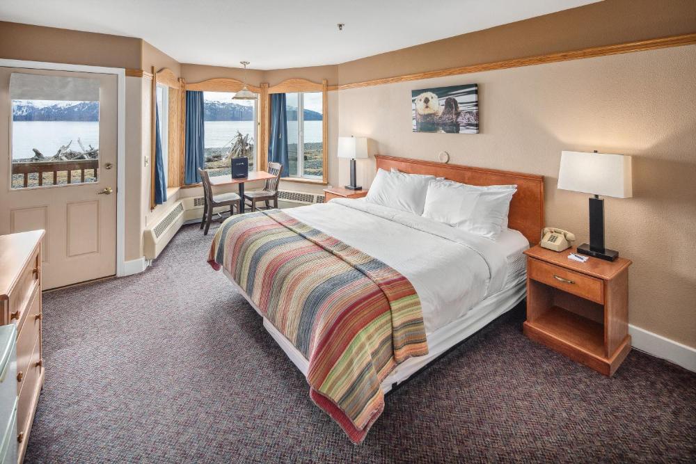 King Room with Roll-In Shower - Disability Access interior