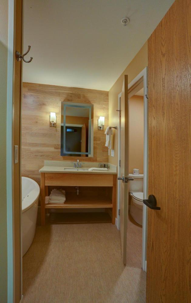 Superior King Room interior